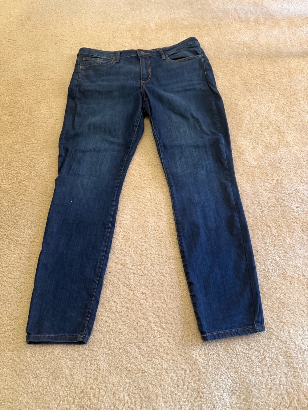 Universal Thread Women's Dark Indigo mid rise skinny leg Jeans 12 31R